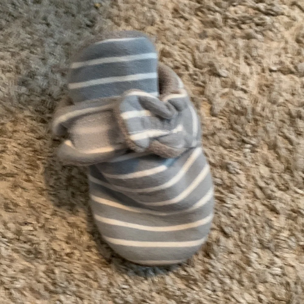 Nuby Gray Striped Plush Booties 6-12 Months